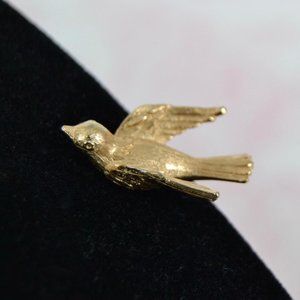 1976 Avon 'Gilded Bird' Lapel Pin